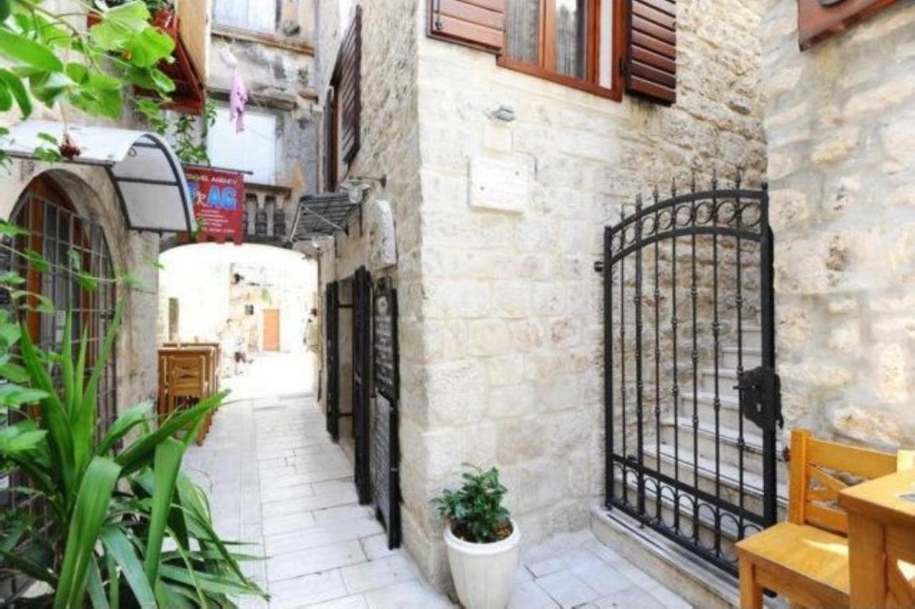 Apartment Capo Family & Capo Studio -Old Town-Parking Trogir Exterior foto